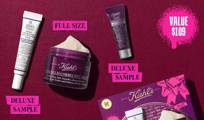 Een afbeelding, tegen een donkerrode getextureerde achtergrond, toont drie Kiehl’s producten en een geschenkdoos. Een witte en paarse tube "Kiehl's Retinol Skin-Renewing Daily Micro-Dose Serum" is gemarkeerd met "DELUXE SAMPLE" in felroze. Een paarse pot "Kiehl's Super Multi-Corrective Cream" met zichtbare creme is gemarkeerd met "FULL SIZE" in felroze. Een kleine paarse tube "Kiehl's Super Multi-Corrective Eye Zone Treatment" is gemarkeerd met "DELUXE SAMPLE" in felroze. Rechtsonder is een paarse Kiehl’s geschenkdoos zichtbaar, met dezelfde drie producten, versierd met felroze grafische verfspatten.