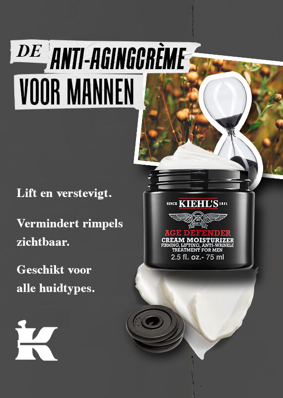 Een visual voor Kiehl's "Age Defender Cream Moisturizer" voor mannen op een donkergrijze, gestructureerde achtergrond. Centraal staat een geopend zwart potje van 75 ml met witte creme, waarvan een dikke veeg onder het potje is uitgesmeerd. Bovenaan staat de titel in een 'geplakte stroken'-stijl: "DE ANTI-AGINGCREME VOOR MANNEN".  Het visuele ontwerp bevat verschillende symbolische elementen: rechtsboven een zandloper met zwart zand en een kleine polaroid-foto van vlasplanten (linzaad). Onderaan het potje liggen drie kleine zwarte fitnessgewichten, wat duidt op kracht en versteviging. Aan de linkerkant staan de belangrijkste productvoordelen: "Lift en verstevigt", "Vermindert rimpels zichtbaar" en "Geschikt voor alle huidtypes". Linksonder staat het iconische witte "K"-logo van Kiehl’s.