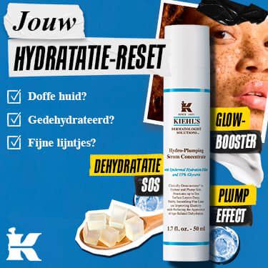 Een promotionele advertentie in collagestijl op een helderblauwe achtergrond voor Kiehl's Hydro-Plumping Serum Concentrate. Bovenaan staat op een wit gescheurd papieren strookje de tekst "Jouw HYDRATATIE-RESET", gevolgd door een checklist met de vragen "Doffe huid?", "Gedehydrateerd?" en "Fijne lijntjes?". In het midden staat de witte pompfles van het serum afgebeeld, omringd door opvallende labels zoals "DEHYDRATATIE SOS", "GLOW-BOOSTER" en "PLUMP EFFECT". Rechtsboven is een foto van een persoon met sproeten geplakt met zwarte tape, terwijl onderaan een houten lepel met doorzichtige, geleiachtige hydratatieblokjes ligt naast vloeibare geltexturen en het witte Kiehl's-logo in de linkerhoek.