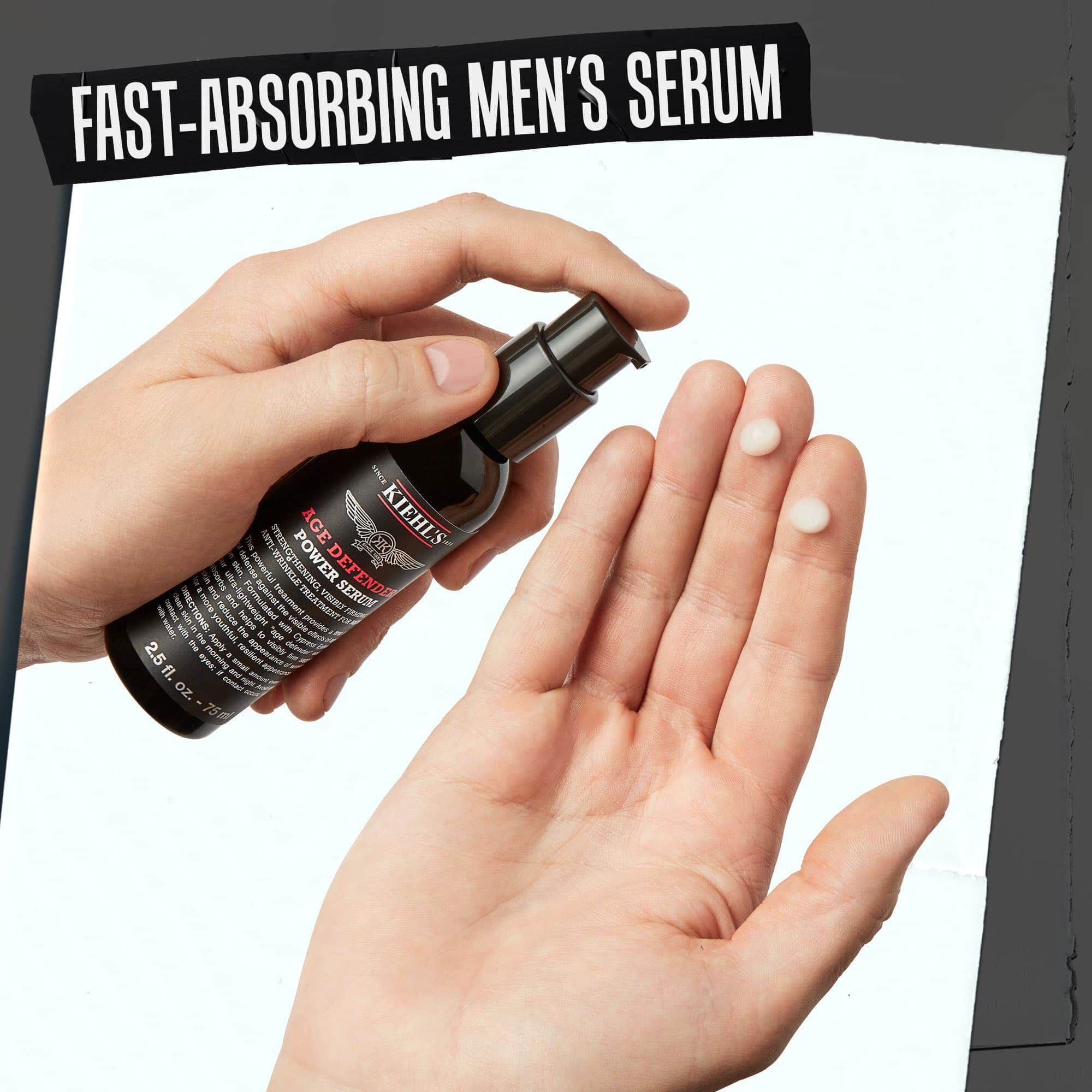 Hand doseert Age Defender Power Serum; snel absorberend mannenserum.