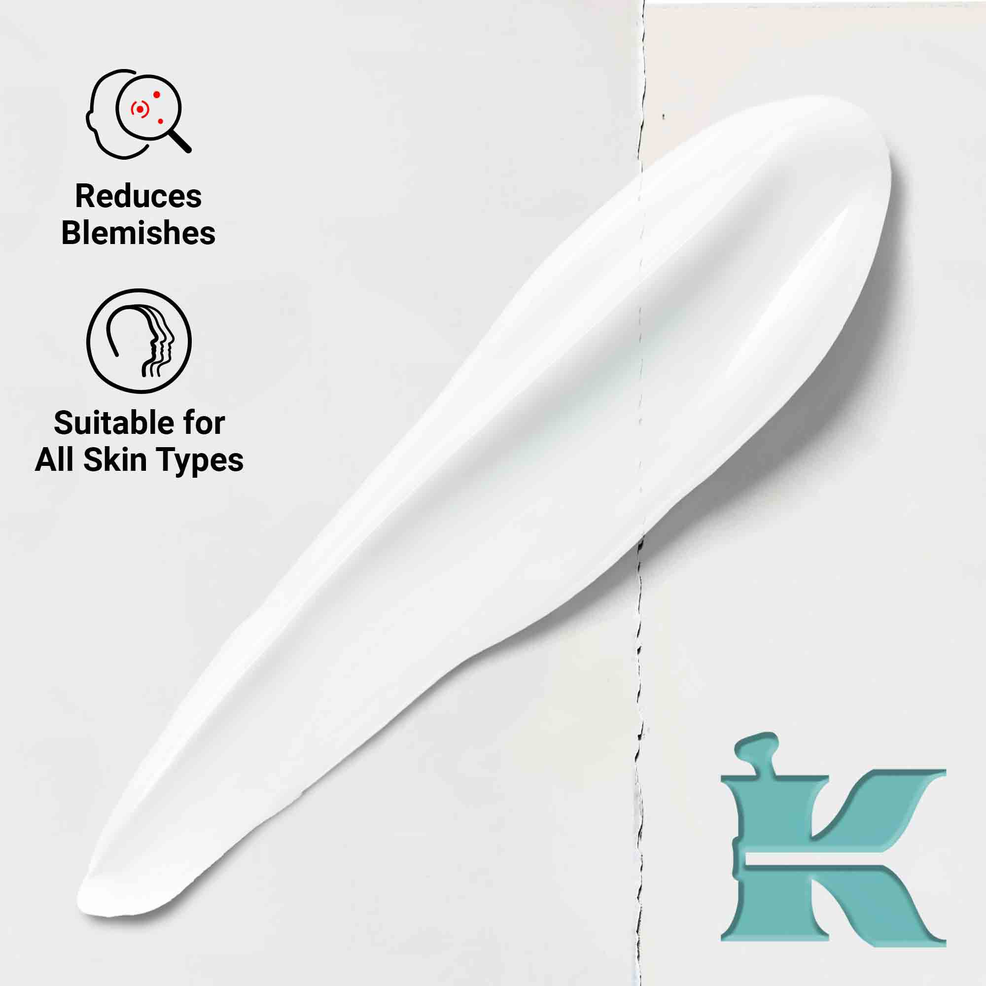 Close-up van de Expertly Clear Blemish-Treating & Preventing Lotion textuur die een romige formule toont. Tekst benadrukt het vermogen om onzuiverheden te verminderen en geschiktheid voor alle huidtypes.