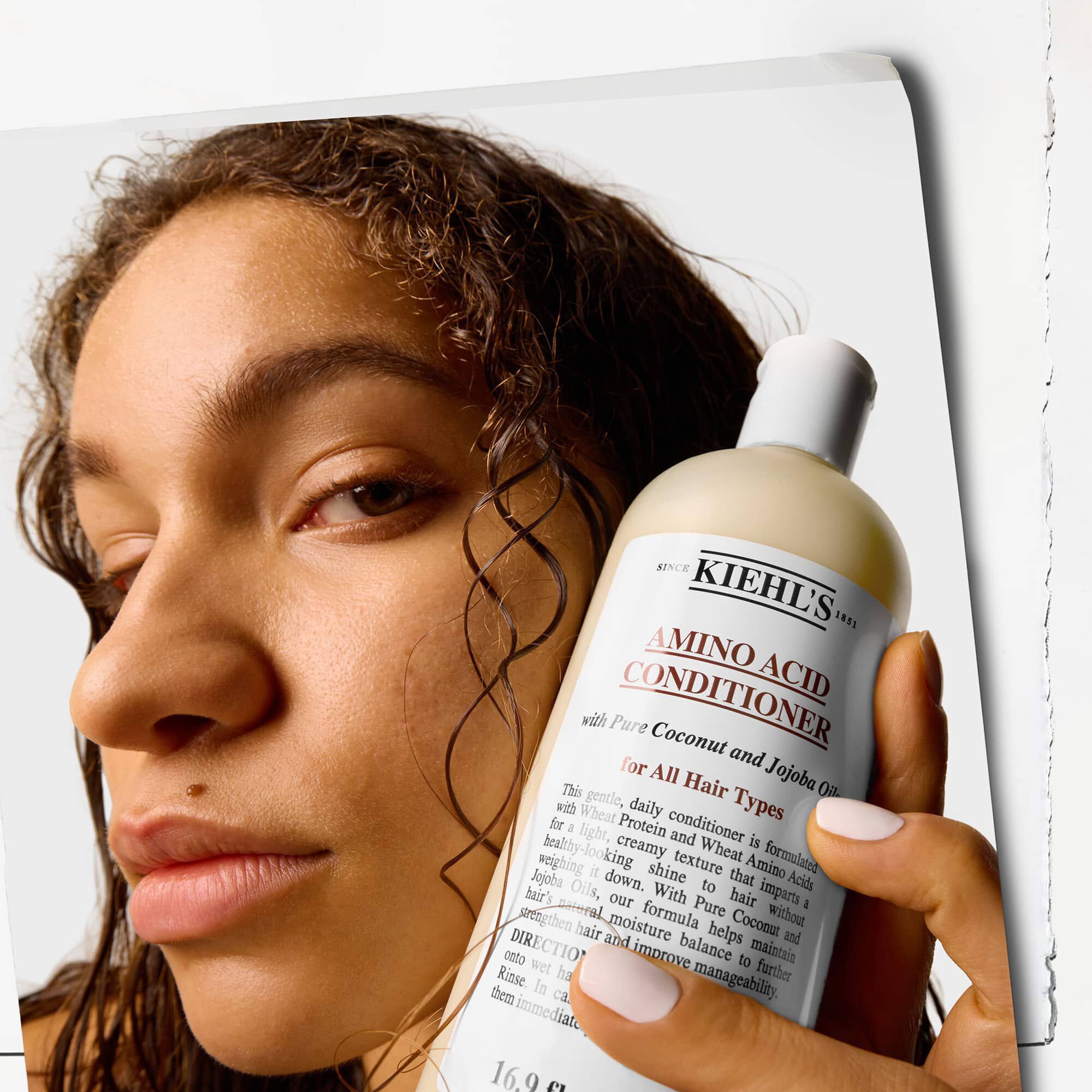 Model met Kiehl's aminozuurconditioner