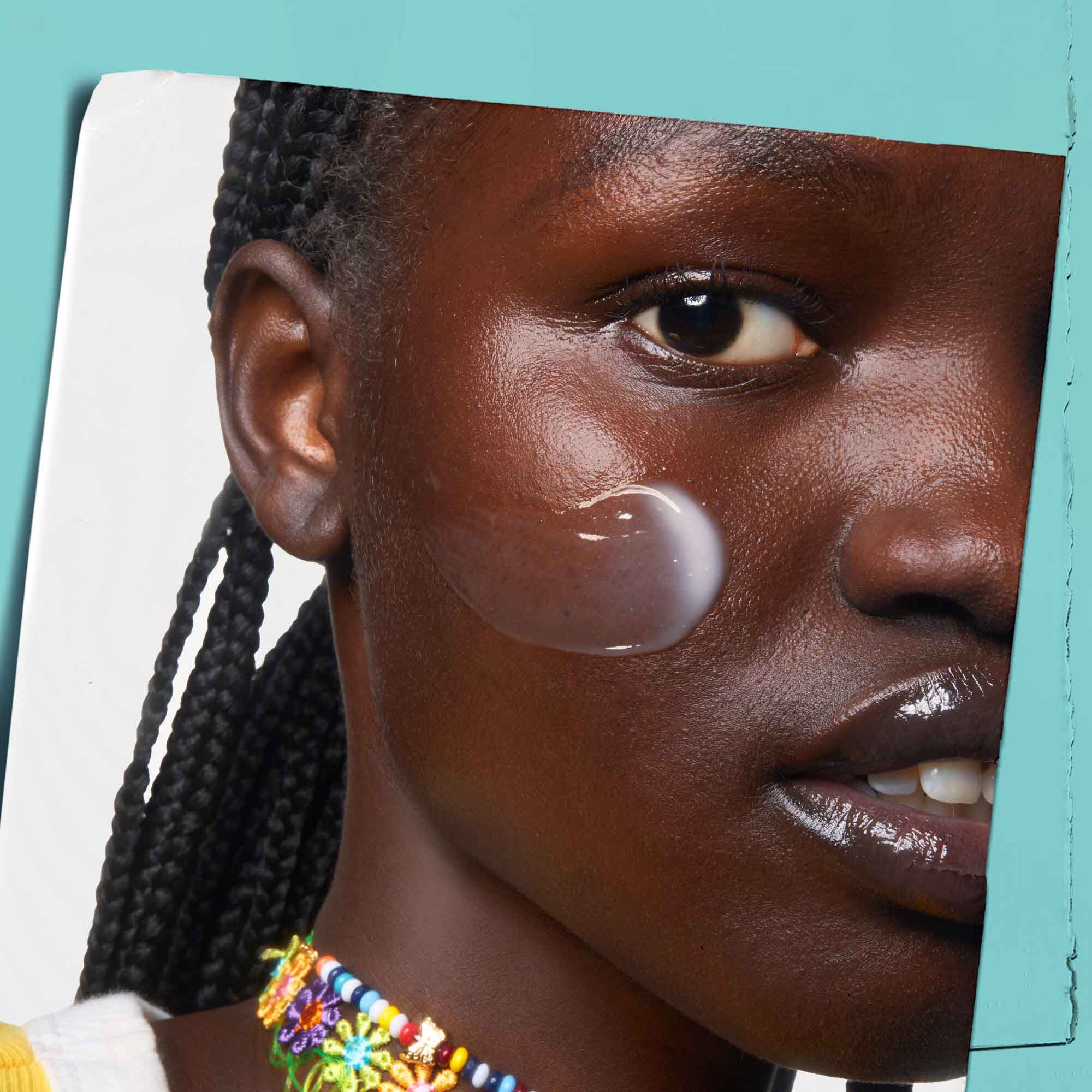 Expertly Clear Blemish-Treating & Preventing Lotion wordt op de huid aangebracht.