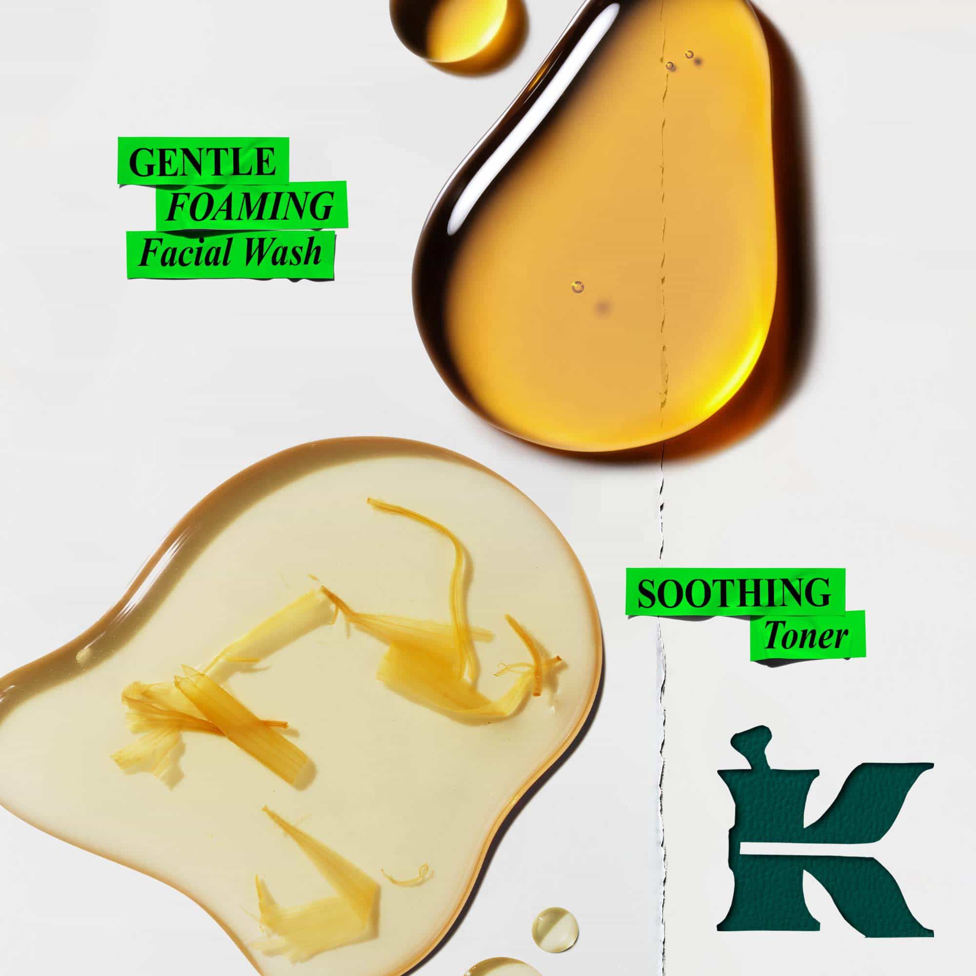 Een afbeelding met twee druppels vloeistof op een witte achtergrond. De druppel rechtsboven is amberkleurig en heeft de tekst "SOOTHING Toner". De druppel linksonder is lichter van kleur met zichtbare calendula-blaadjes erin en heeft de tekst "GENTLE FOAMING Facial Wash". Een donkergroen "K"-logo verschijnt in de rechterbenedenhoek.