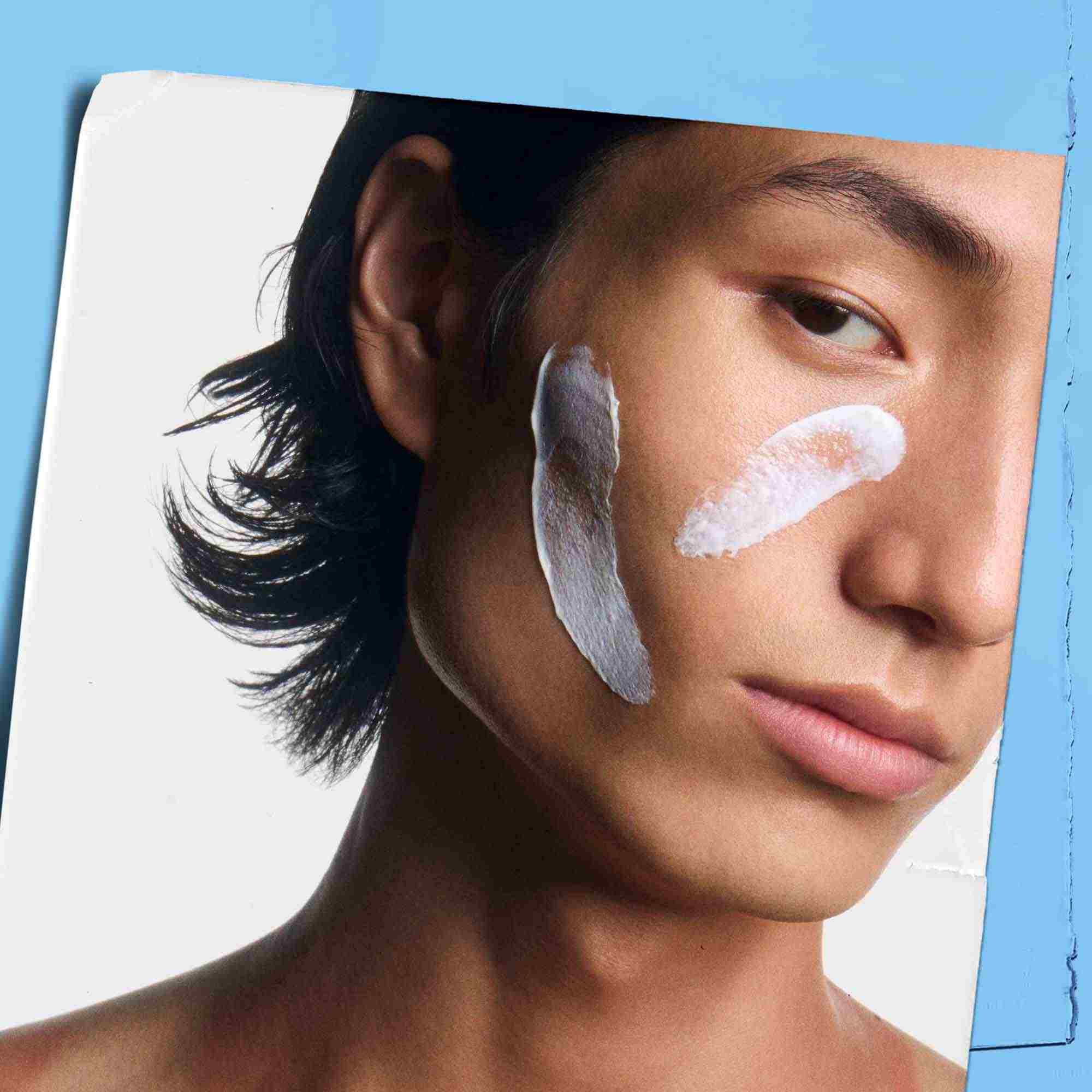 Ultra Facial Cream SPF 30 aangebracht op het gezicht van een model.
