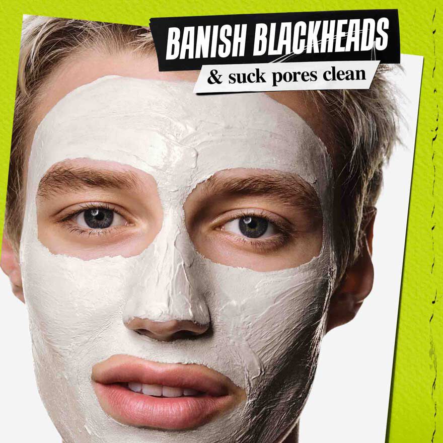 Model met Kiehl's Rare Earth Cleansing Masque op het gezicht aangebracht - reinigt porien in slechts 10 minuten