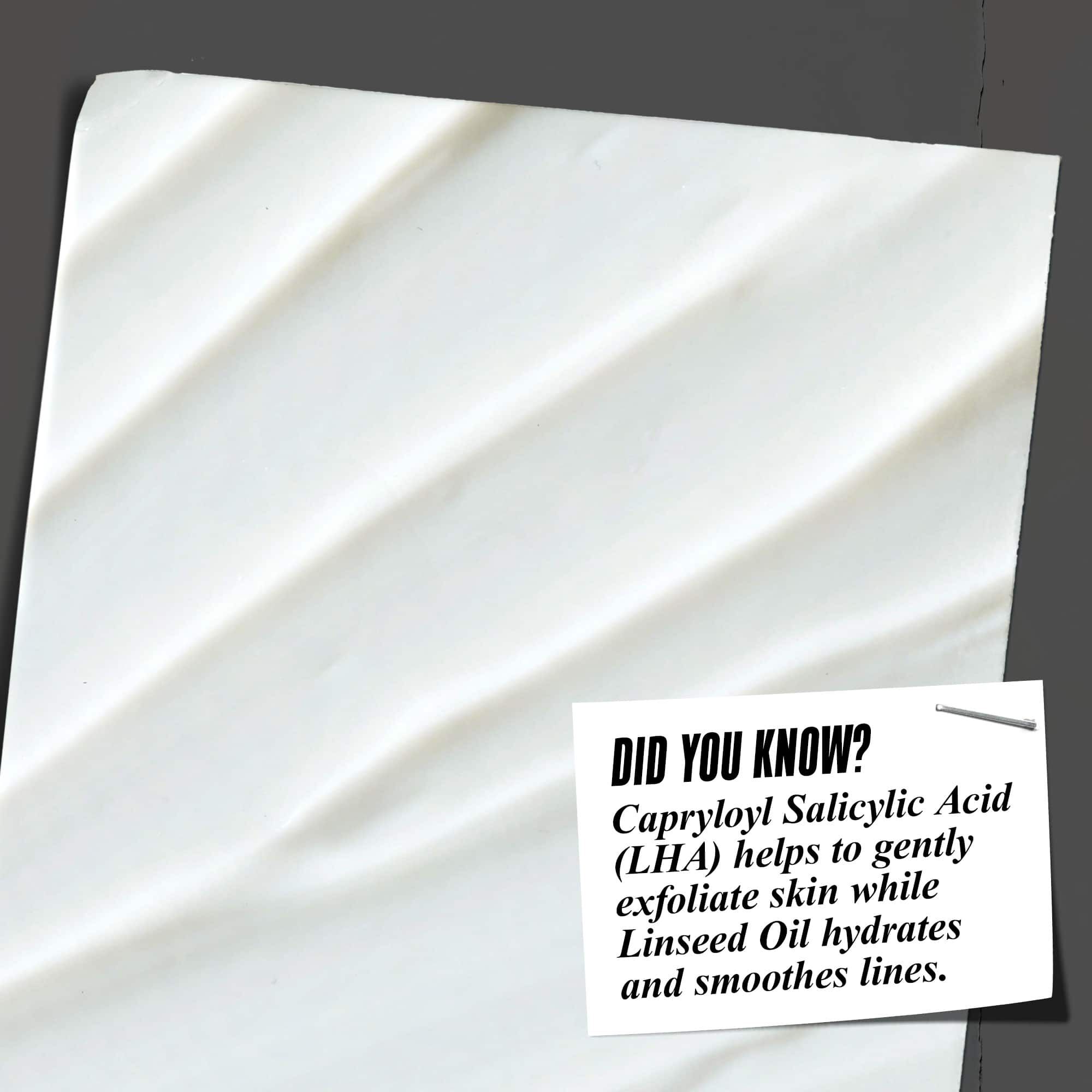 Wist je dat? LHA helpt de huid zacht te exfolieren, terwijl lijnzaadolie hydrateert en lijntjes gladstrijkt.