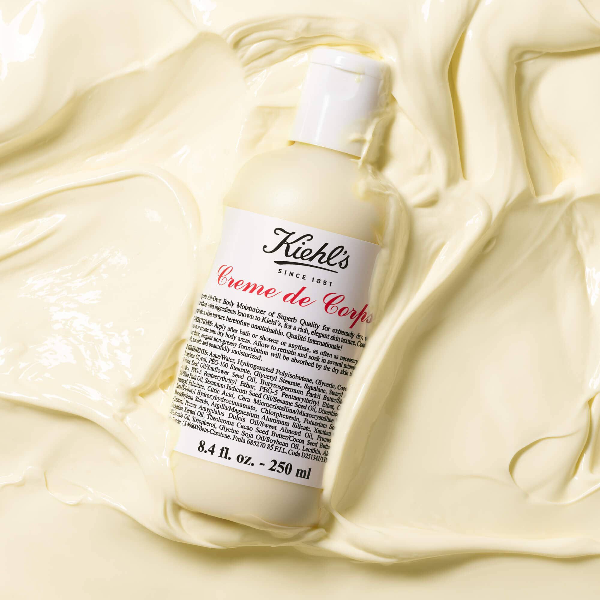 Fles Kiehl's Creme de Corps in een grote hoeveelheid getextureerde bodylotion